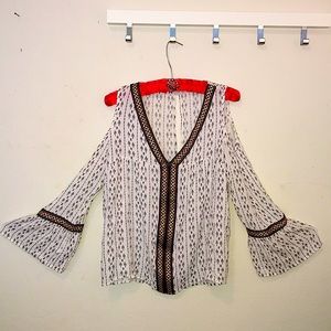 CUTE COLD SHOULDER SIZE L BOHO TOP